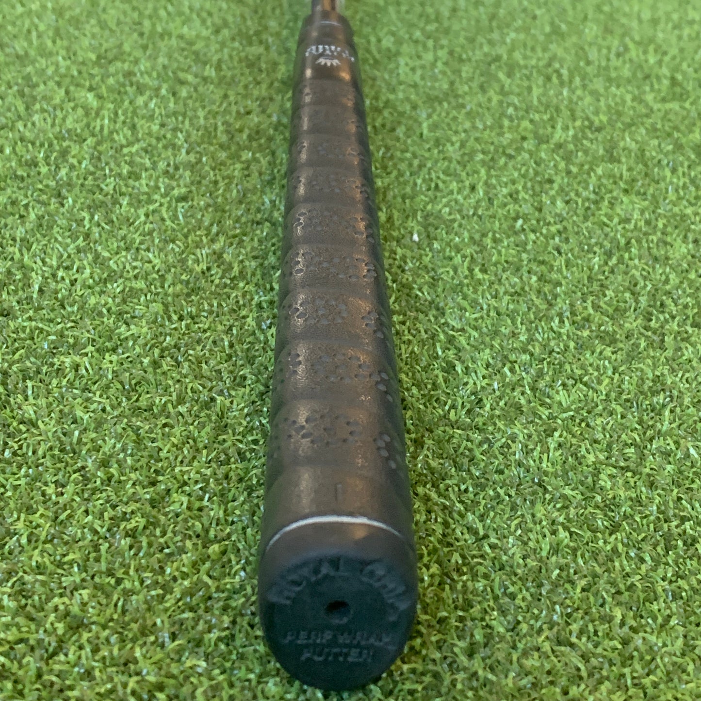 RH Odyssey Tri Hot #3 Putter. 33 IN.