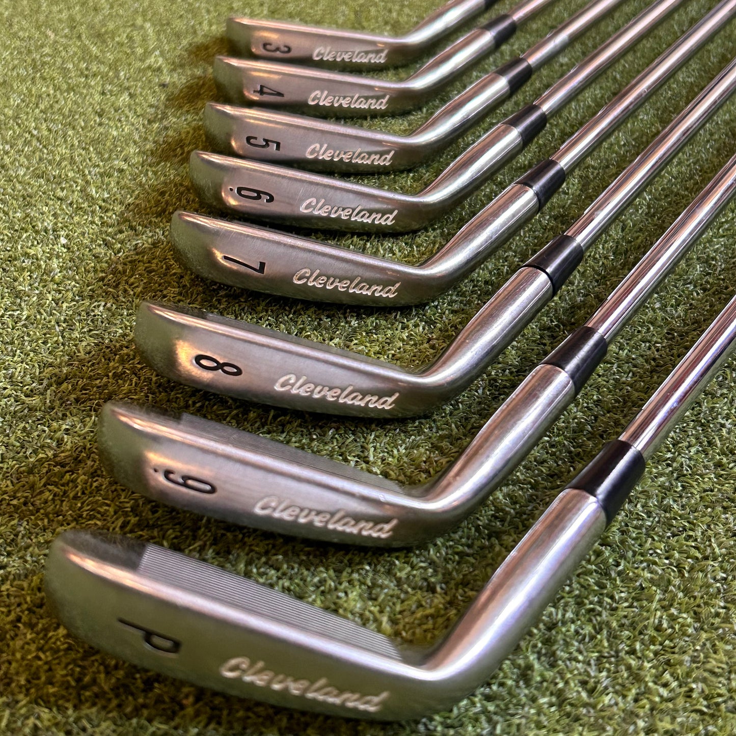 RH Cleveland CG Red Iron Set (3-PW). Regular Flex Steel.