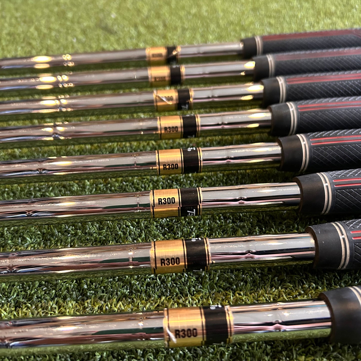 RH Cleveland CG Red Iron Set (3-PW). Regular Flex Steel.