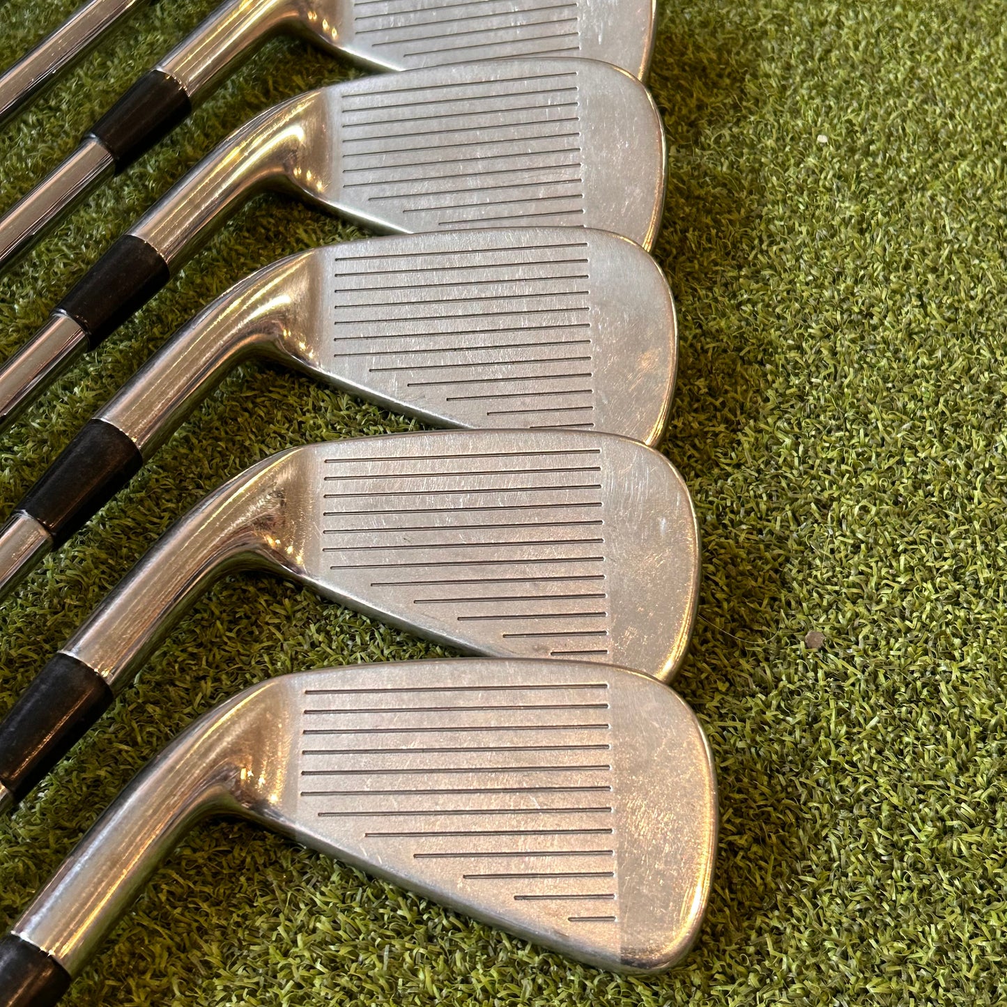 RH Cleveland CG Red Iron Set (3-PW). Regular Flex Steel.