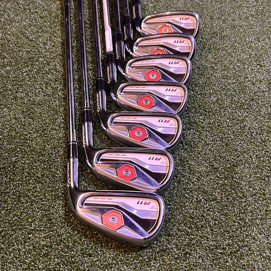 RH Taylormade R11 Iron Set (4-PW). Regular Flex Steel.