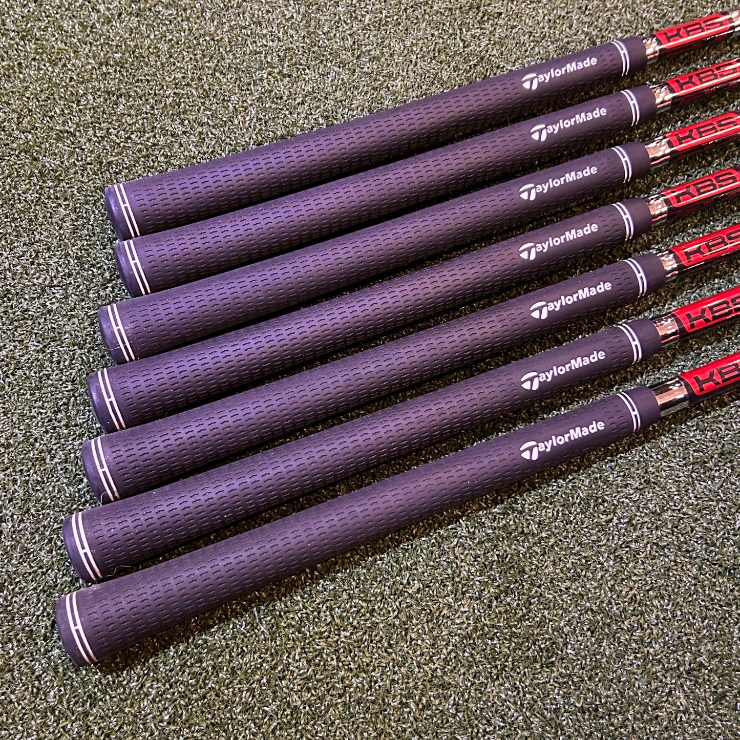 RH Taylormade R11 Iron Set (4-PW). Regular Flex Steel.