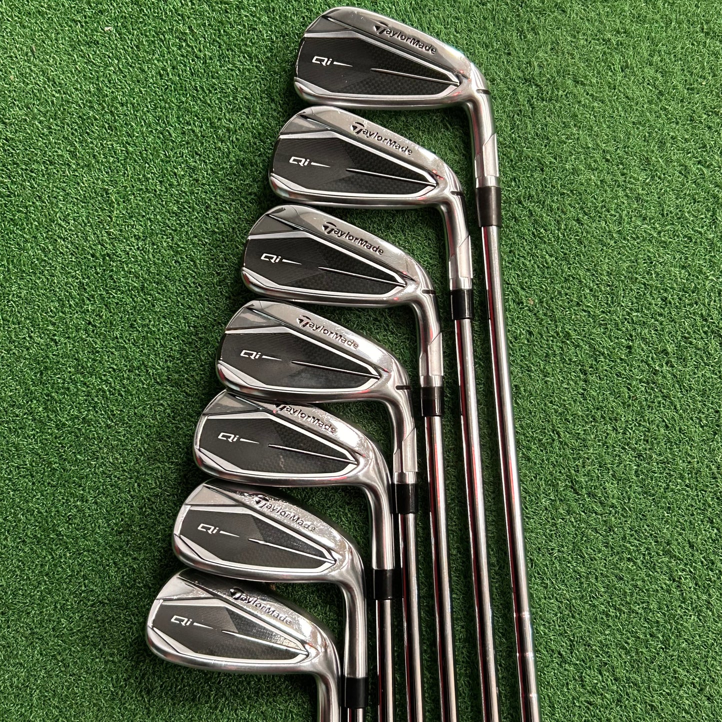 RH Taylormade Qi Iron Set (5-PW, AW). Stiff Flex.