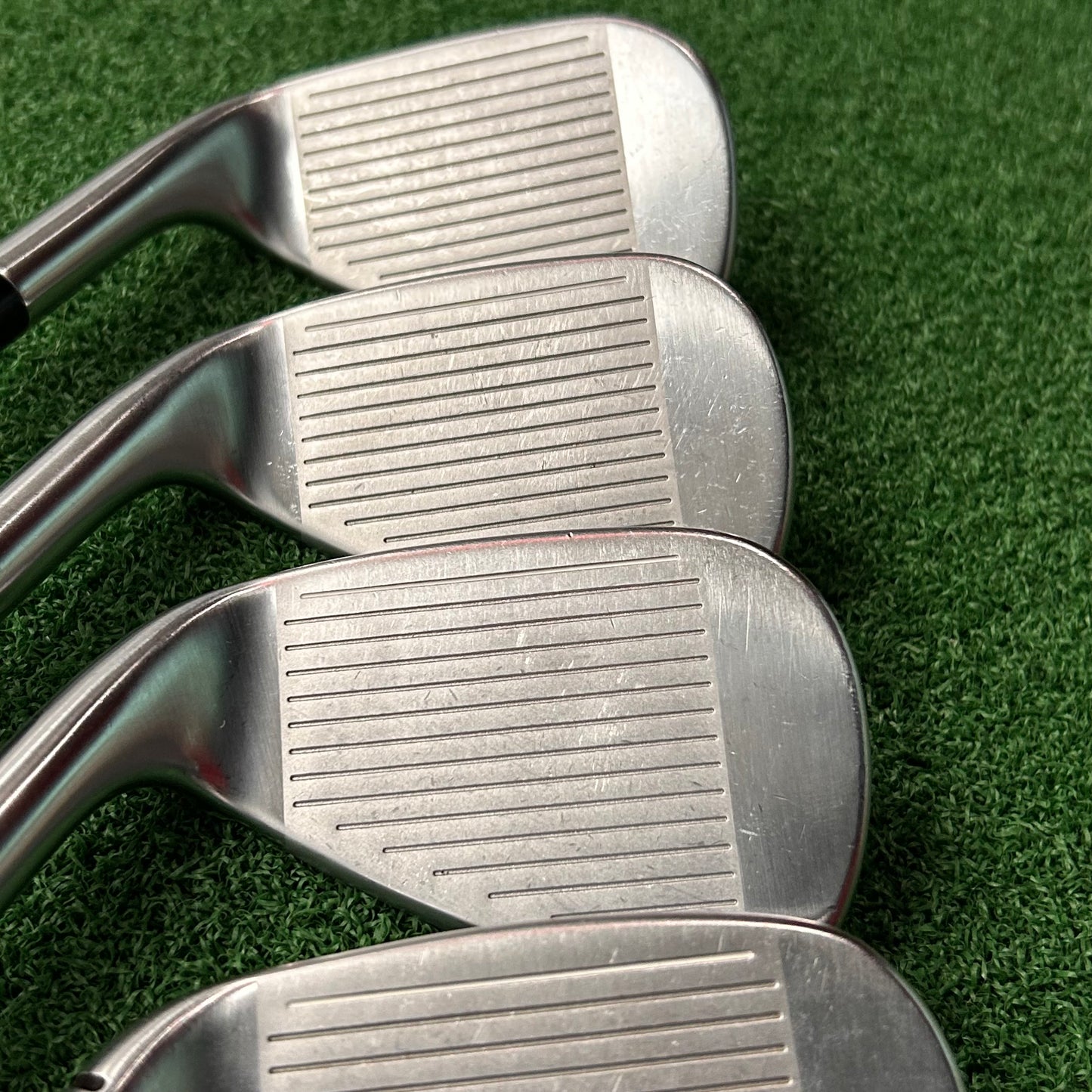 RH Taylormade Qi Iron Set (5-PW, AW). Stiff Flex.