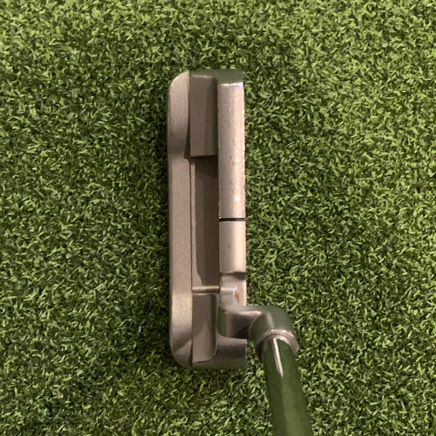 LH Odyssey White Hot XG #1 Putter. 33 IN.