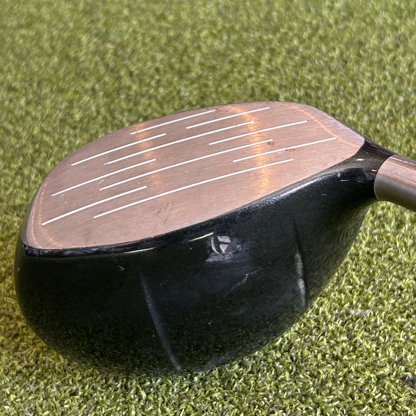 LH Taylormade 320 Ti Driver (9.5). Stiff Flex.