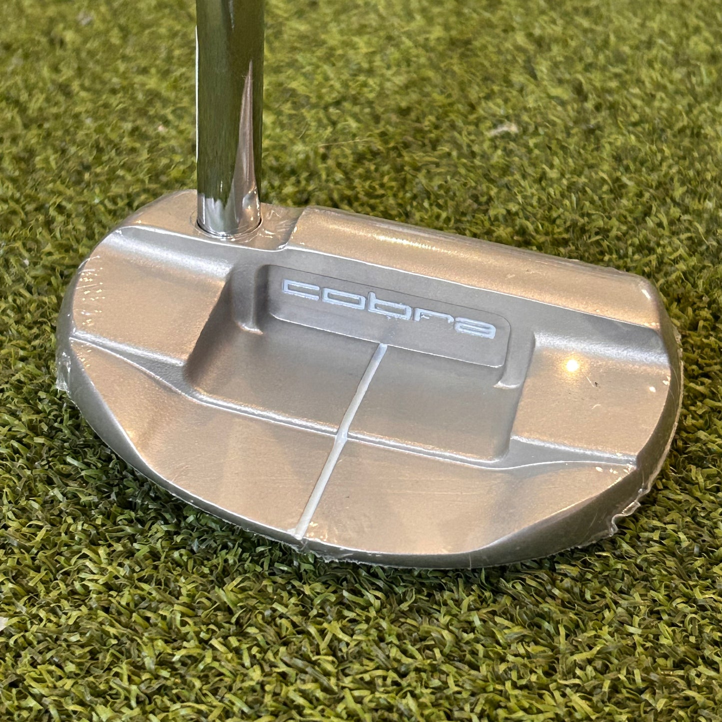 NEW RH Women's Cobra Fly XL Putter. 33 IN.