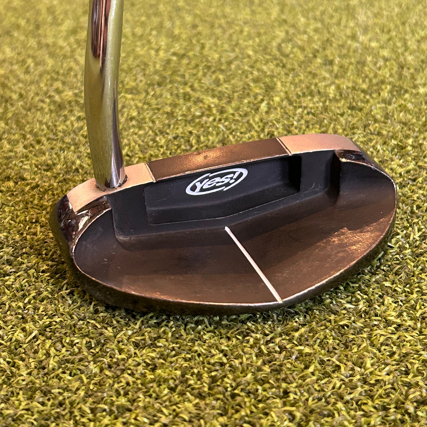 RH Yes C-Groove Victoria II Putter. 35 IN.