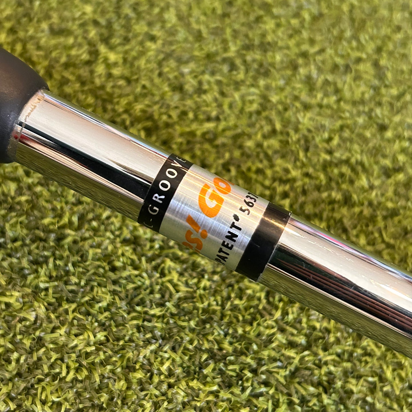 RH Yes C-Groove Victoria II Putter. 35 IN.