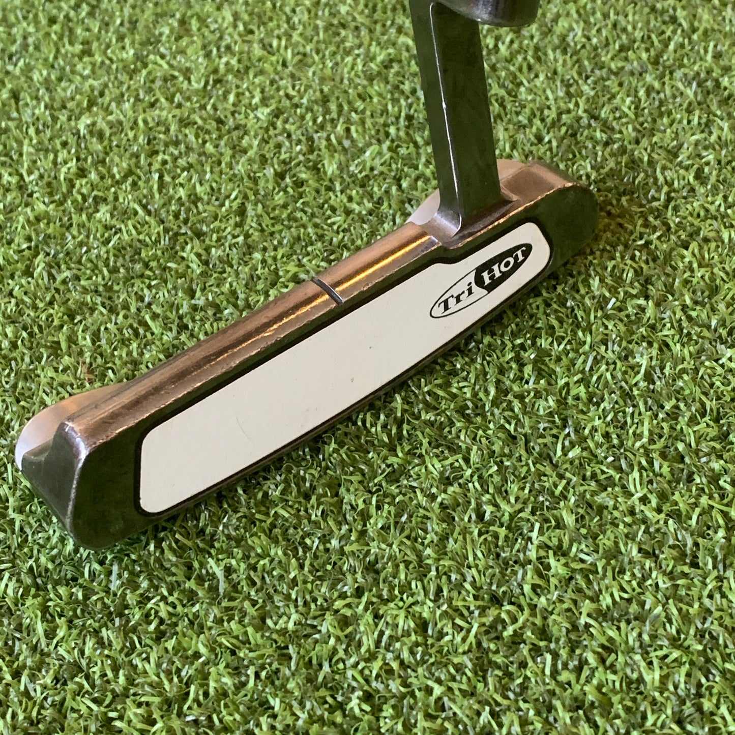 RH Odyssey Tri Hot #3 Putter. 33 IN.