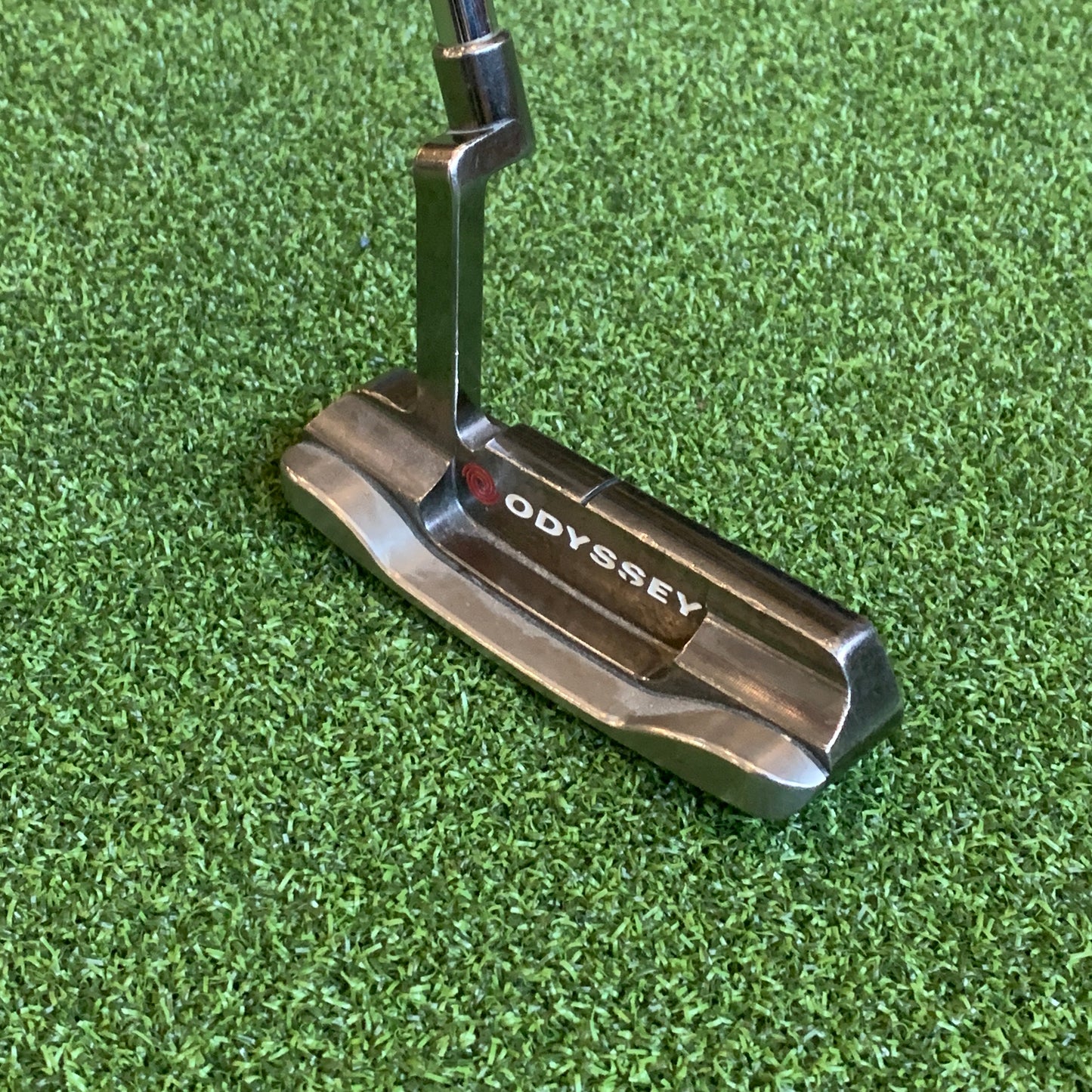 RH Odyssey Tri Hot #3 Putter. 33 IN.